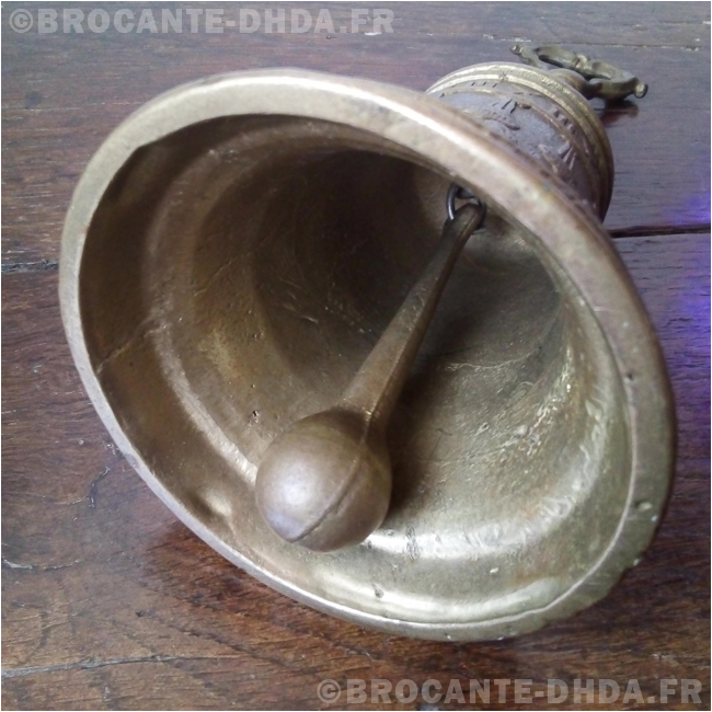 Cloche de table porteuse d'eau en bronze ancienne, P 2 - Décoration