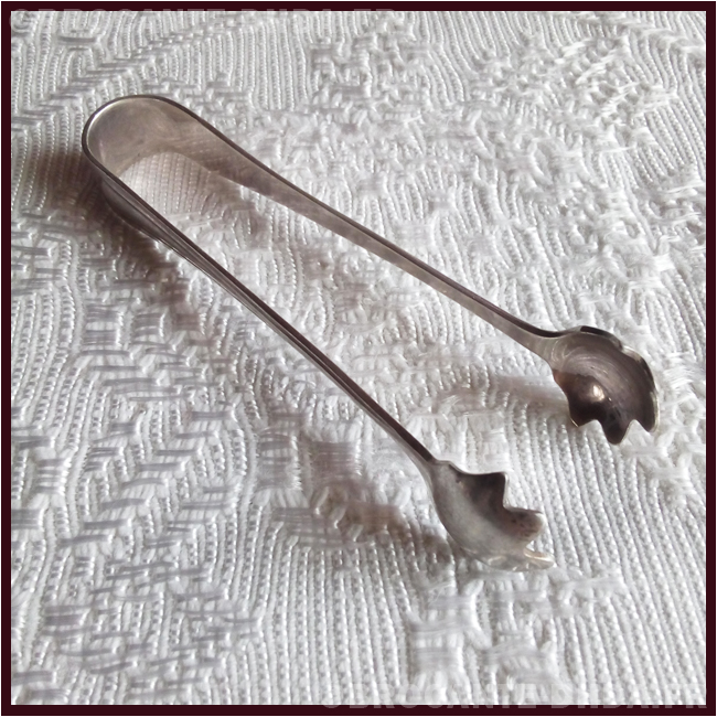 PINCE A SUCRE ANCIENNE EN METAL ARGENTE POINÇONNE 5 GRIFFES