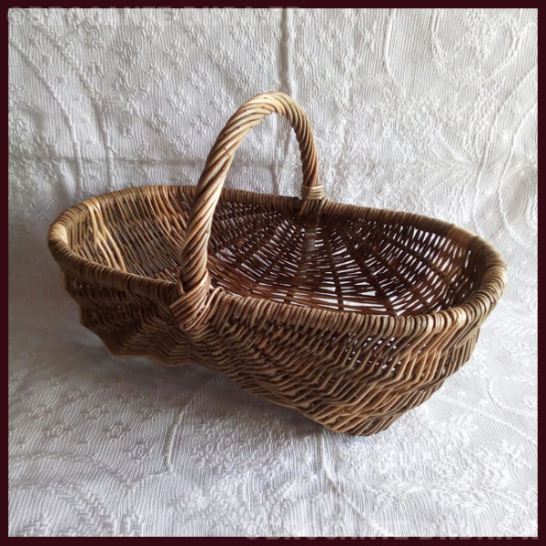 petit panier en osier a suspendre