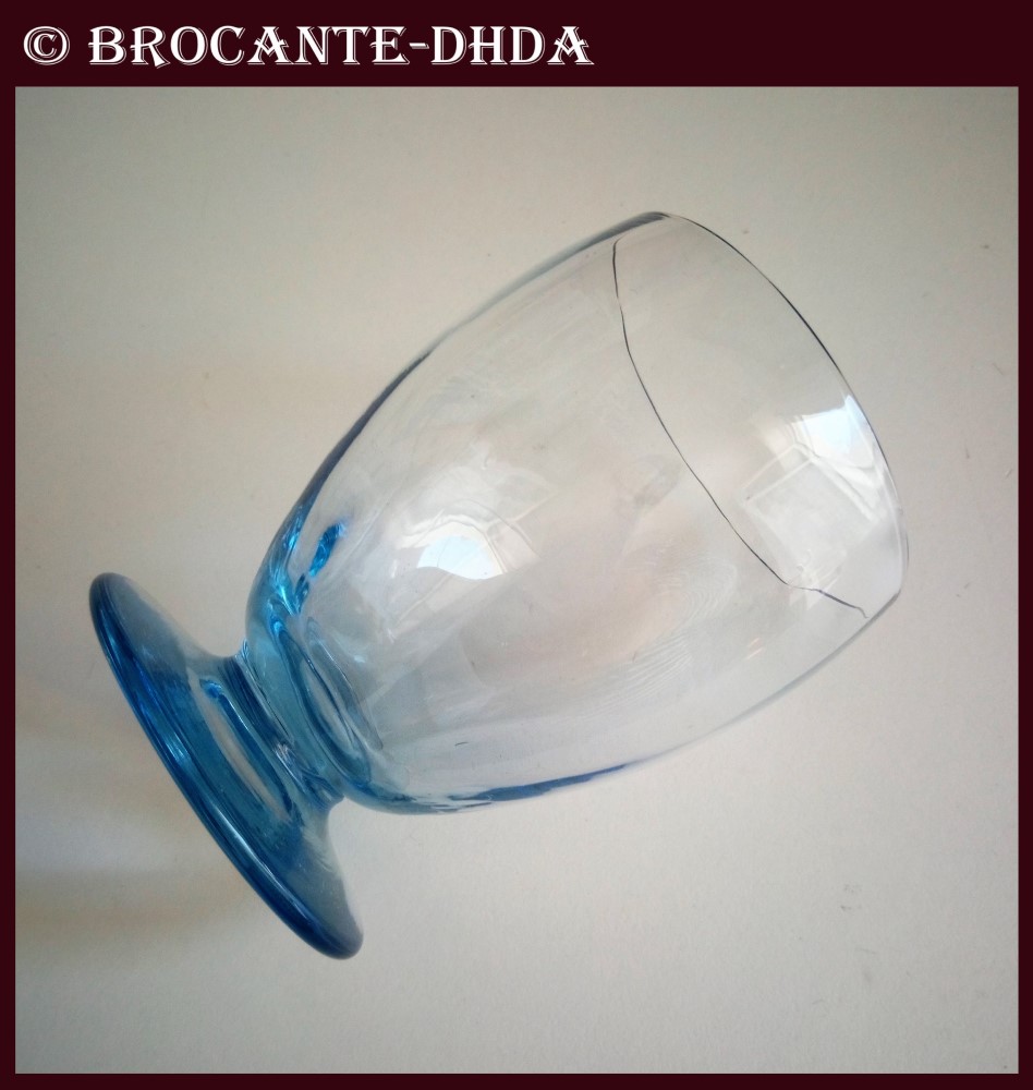 NOVICA Lot de 6 verres à vin en verre soufflé à la main, bleu clair, 388,5 g, « Elegant Aqua Swirl