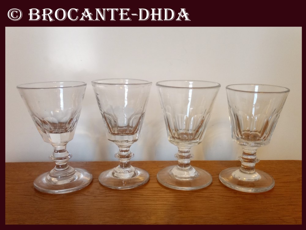 ancien verre de bistrot en verre epais, absinthe